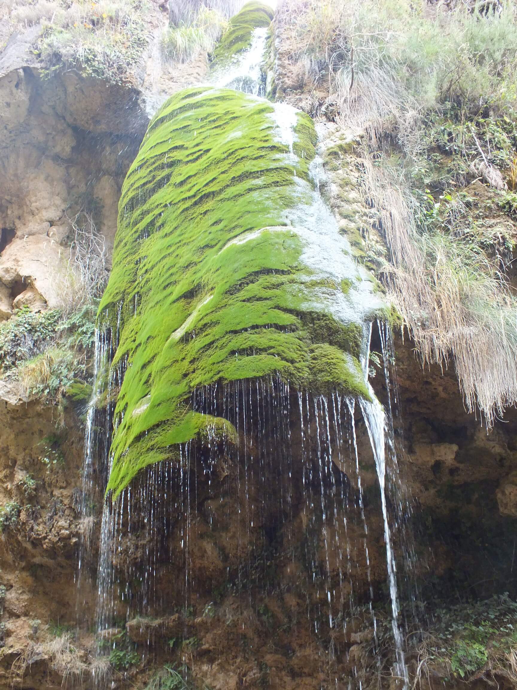 cinco cascadas de la hueta casas rurales segura natura la puerta de la sierra 06