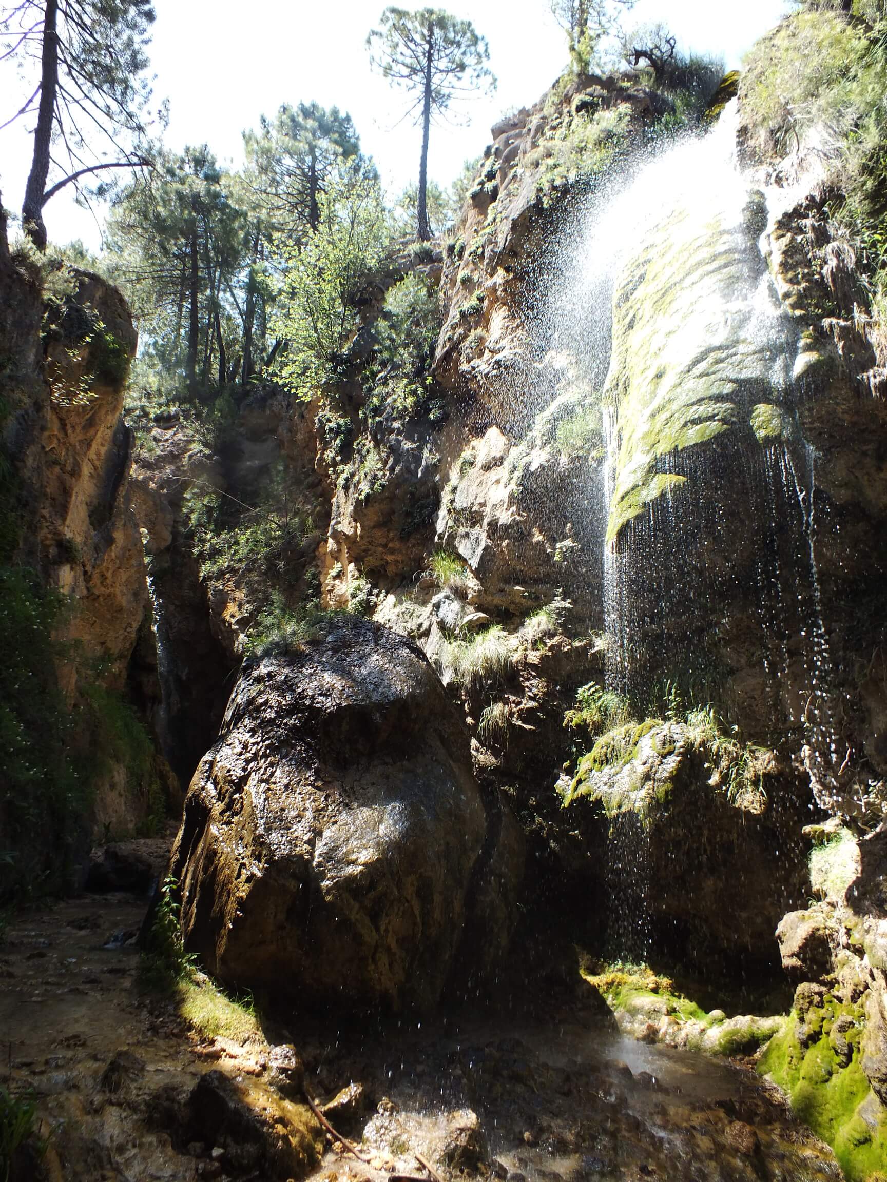 cinco cascadas de la hueta casas rurales segura natura la puerta de la sierra 09